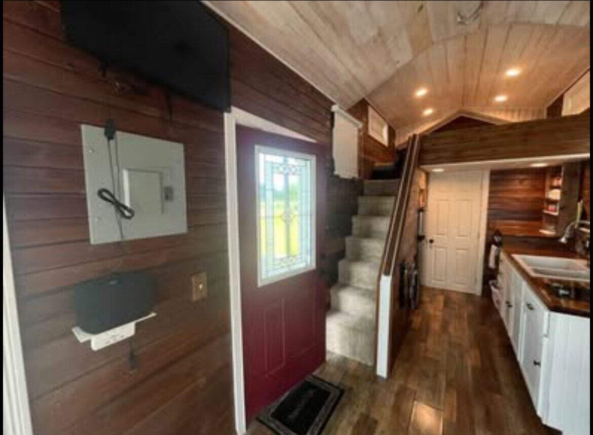1 Bed 1 Bath THOW — Gorgeous Amish Built Home — North Fort Myers, FL photo 2