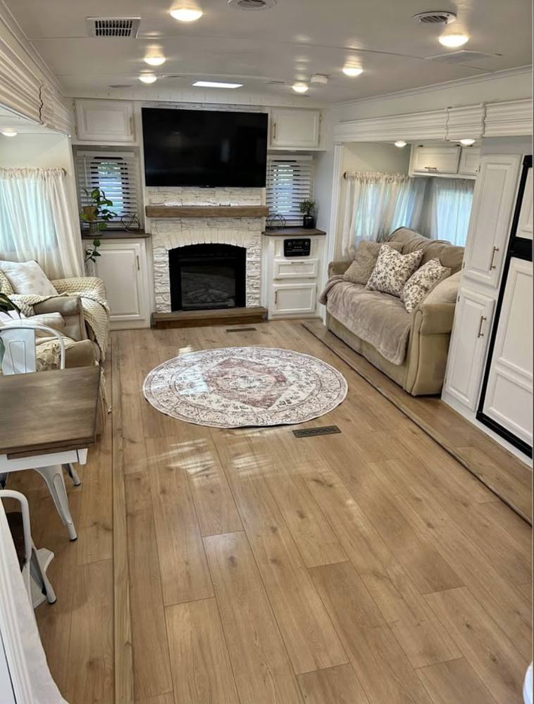 2017 Jayco Eagle 339 — Fully Renovated photo 1