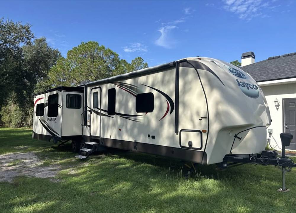 2017 Jayco Eagle 339 — Fully Renovated photo 10