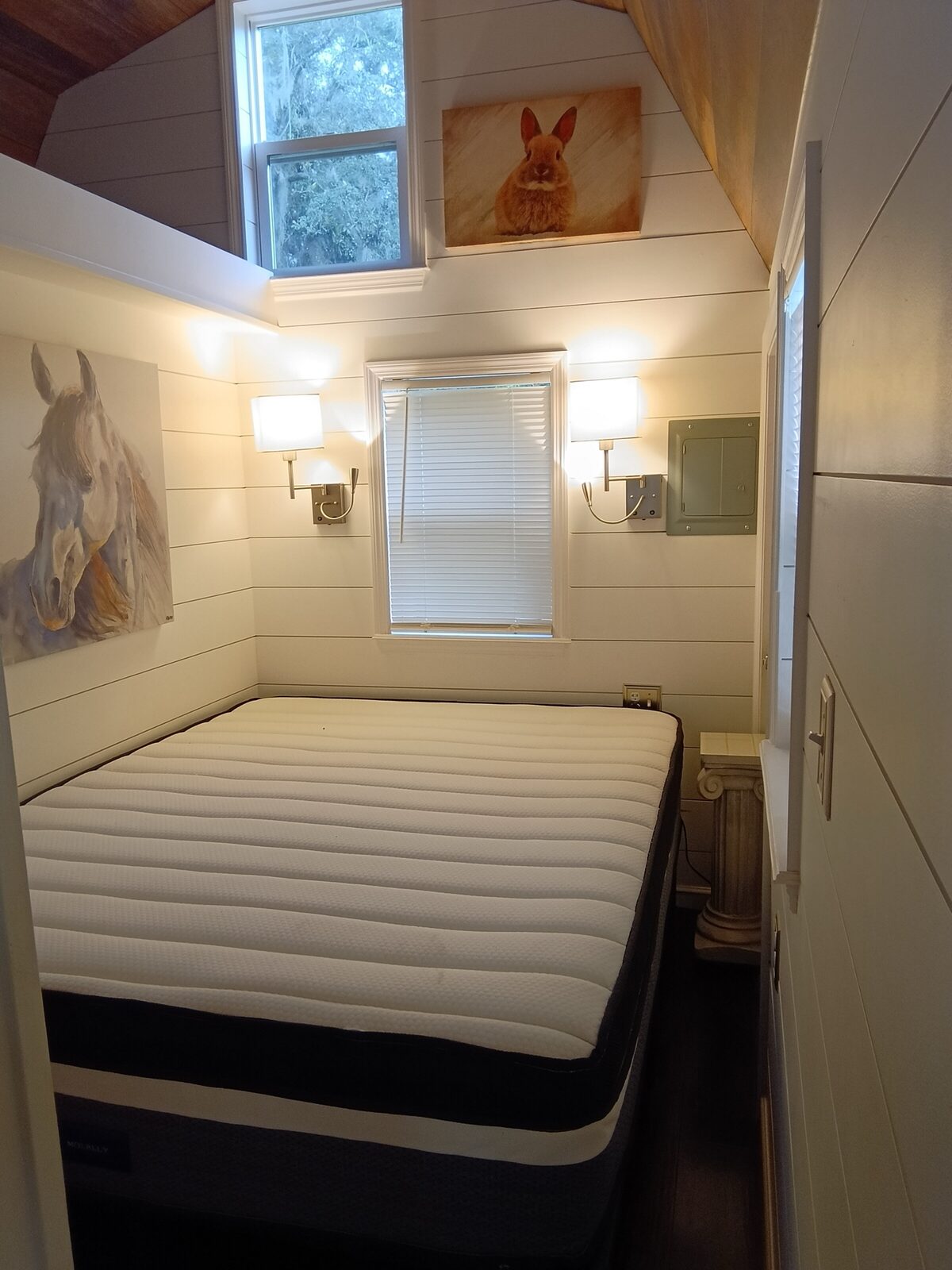 2 Bed, 1 Bath — Luxury Tiny Home — Clean Title photo 5