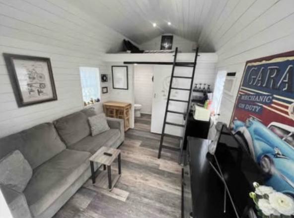 1 Bed Tiny House with Full-Size Bathtub photo 1